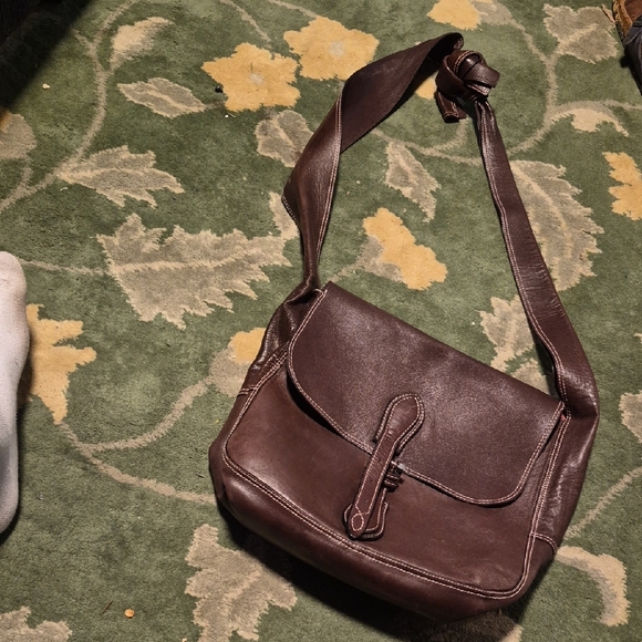 Stylish Brown Leather Shoulder Bag - Picture 3 of 12